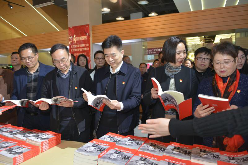习近平在厦门、习近平在宁德发行01.png